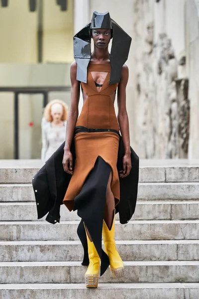 Look 18